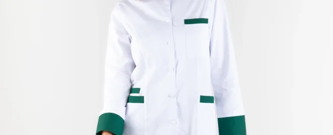 Bata de farmacia para mujer cuello Mao con contraste verde