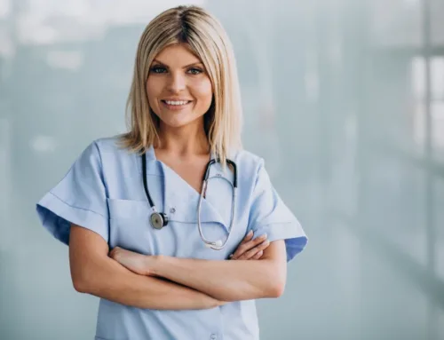 ¿Por qué las enfermeras usan colores en sus uniformes?